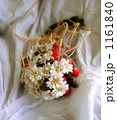 イチゴの花のコサージュになります。 1161840