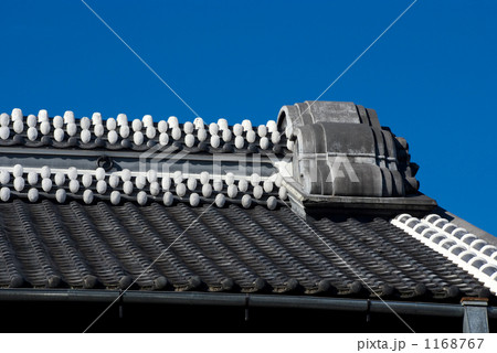 蔵造りの瓦屋根 1168767