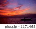 夕焼け雲と船 1171468