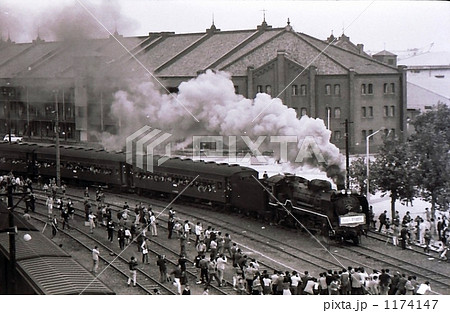 昭和45年 横浜赤レンガ倉庫を行くD51さよなら列車 昭和45年 横浜赤レンガ倉庫を行くD51さよなら列車 1174147