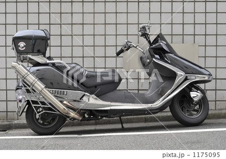 バイク 路上駐車 1175095