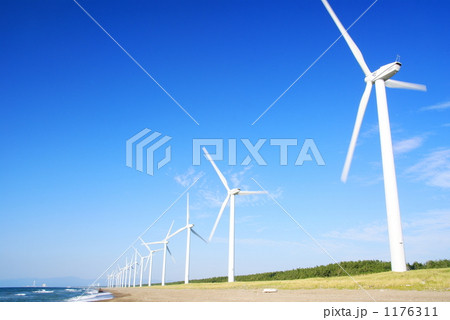 青空の釜谷浜と風車群 青空の釜谷浜と風車群 1176311