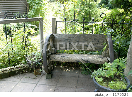 車輪のついたベンチ 1179522