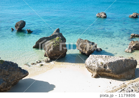 伊計大橋から見る金武湾の青い海 伊計大橋から見る金武湾の青い海 1179806