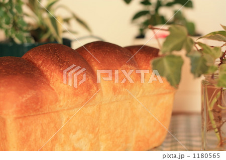 自家製酵母の牛乳食パン 1180565