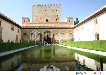 アルハンブラ宮殿アラヤネスの中庭 1181219