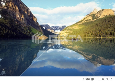 レイクルイーズで早朝ボート レイクルイーズで早朝ボート 1181417