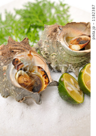 サザエのつぼ焼き。 1182387