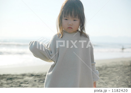 波打ち際の少女 波打ち際の少女 1182420