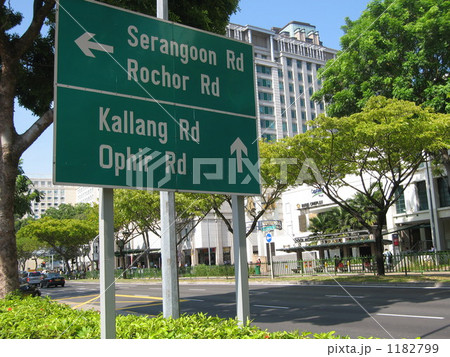 春らしい陽気の中、標識を撮った一枚 1182799