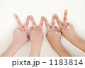 子供の手のうさぎ 1183814