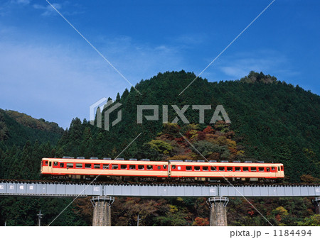 松ぼうき鉄橋を渡る「みまさかスローライフ列車」 1184494