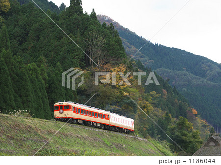 物見峠に向けて登ってゆく「みまさかスローライフ列車」 1186044