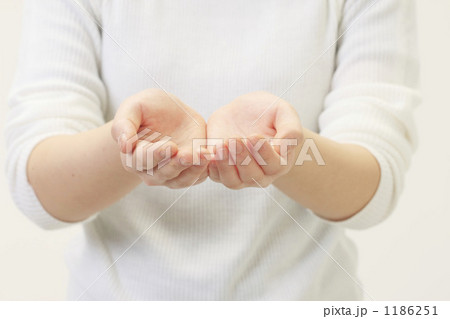 女性の手 1186251