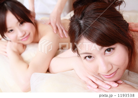 エステを受ける二人 エステを受ける二人 1193538