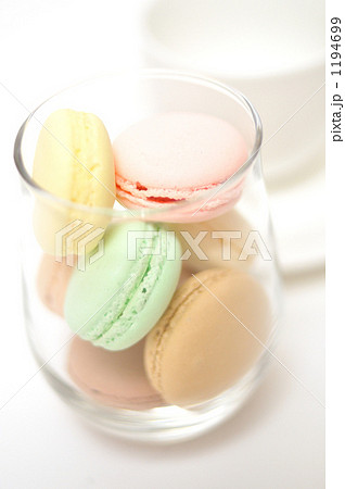 カラフルなフランス洋菓子マカロン。 1194699