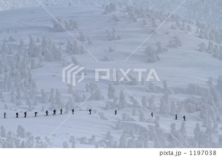 雪山　トレッキング 1197038