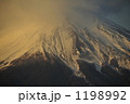 朝日をうける富士山 1198992