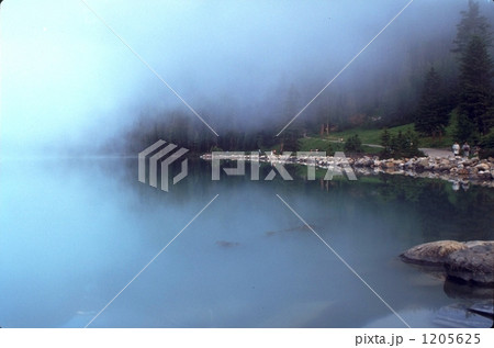 レイクルイーズで早朝ボート レイクルイーズで早朝ボート 1205625