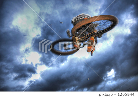 MTBダートジャンプのエアトリック 1205944