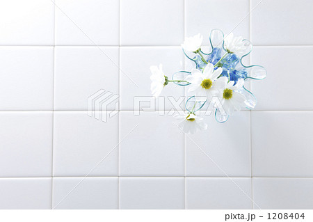 タイルと花 1208404