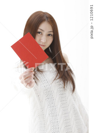 カードを持つ女性 1210691