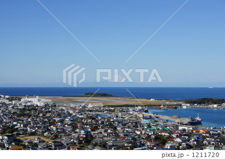 館山城から望む富士山と海と街並み 館山城から望む富士山と海と街並み 1211720
