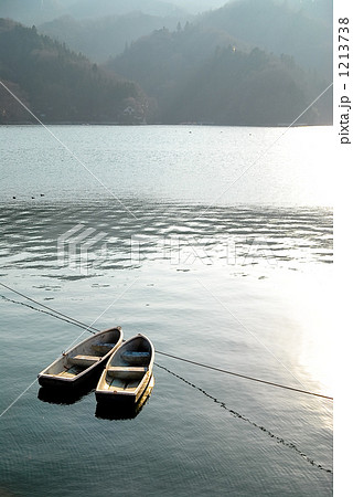 芦ノ湖 小舟 手漕ぎボートの写真素材