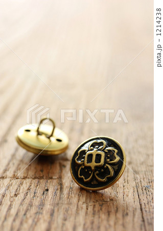 学生服の第二ボタン 1214238