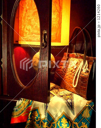 クロコダイルバッグと真珠の出会い クロコダイルバッグと真珠の出会い 1214260