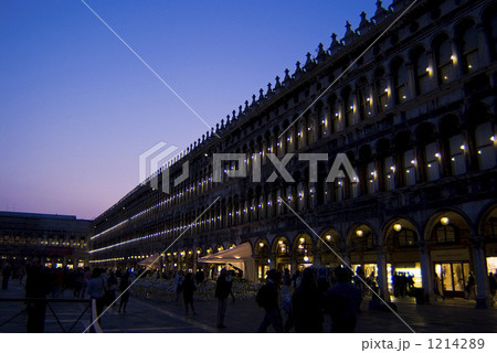 サンマルコ広場の夕景 1214289