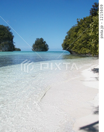 エメラルドブルーの海 1215609