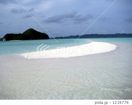 パラオのロングビーチ 1216776