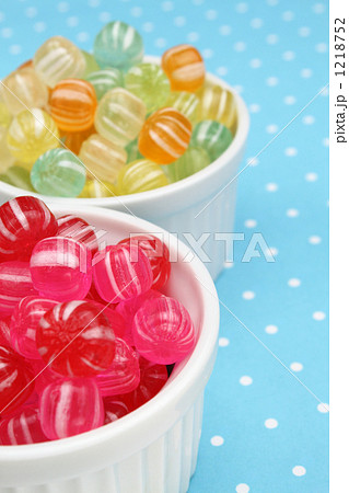 ココットに入った飴タテ04 ココットに入った飴タテ04 1218752