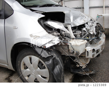 トヨタヴィッツの事故車の写真素材