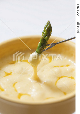 1224704