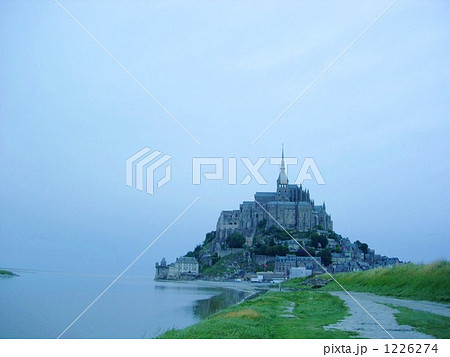 早朝のモンサンミシェル 1226274