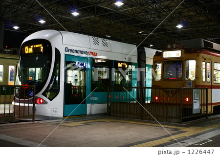 夜の広島港電停 1226447