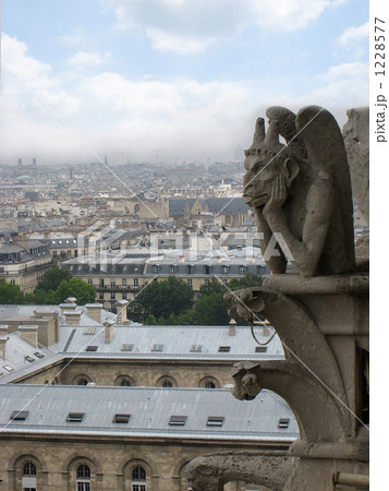 ガーゴイルの見守るパリの街 1228577