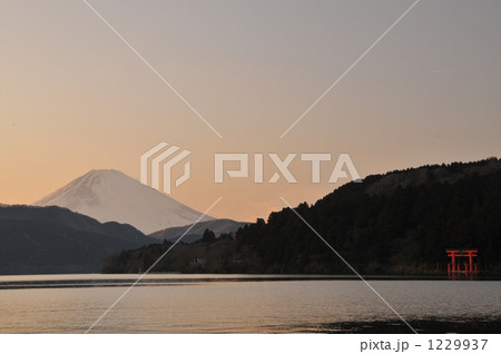 芦ノ湖の夕焼け 1229937