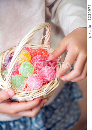 かごの中のあめ 1230973