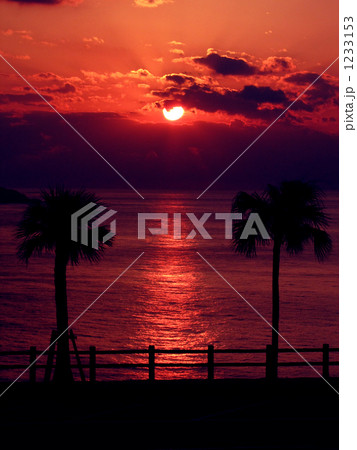 南の島の夕焼け 1233153