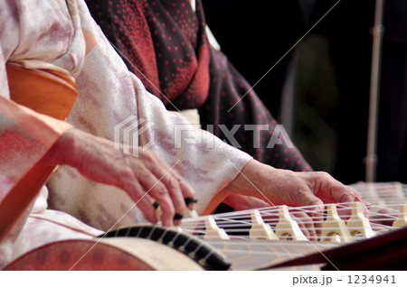 梅宴での琴演奏 1234941