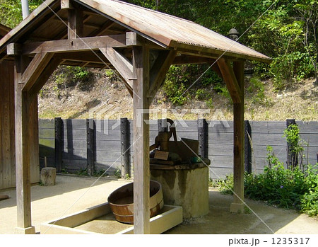 なつかしい昭和レトロの井戸、サツキとメイの家　ジブリパーク 1235317