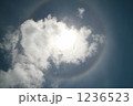 太陽に掛かるサークルレインボー 1236523
