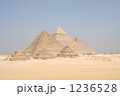 ギザの７つのピラミッド 1236528