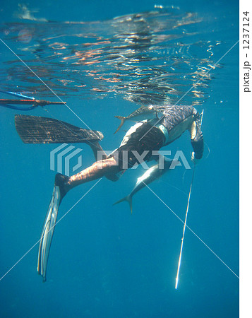 パラオの漁師 パラオの漁師 1237124