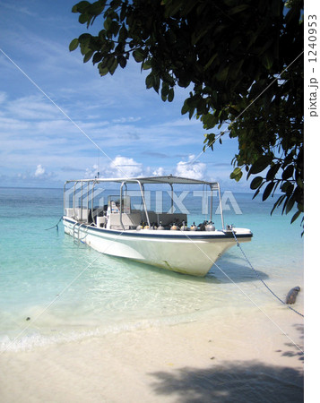 南の島と海とボート 南の島と海とボート 1240953