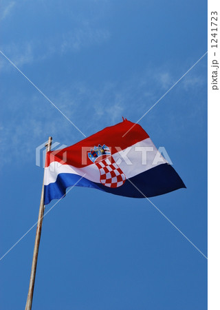 たなびくクロアチア国旗 1241723