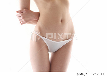 下着の女性 1242314